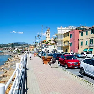 Appartamento La Casa Di Tina A 20 Metri Dal Mare, Santo Stefano al Mare